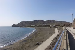 Touristendiebstahl am Strand: Drei Festnahmen