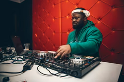 DJ B Jones kämpft erneut gegen Krebs