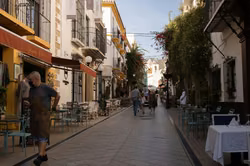 Marbella stockt Sozialhilfe um 15 Prozent auf