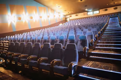El centro comercial Festival Park estudia reducir el espacio dedicado a los cines para ubicar más tiendas