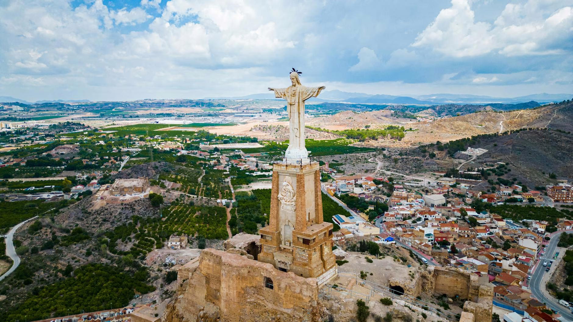 Vox verknüpft Murcias Wohnungsgesetz mit nationaler Priorität