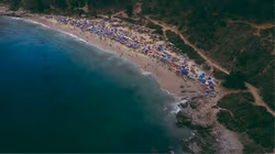 2.500 Senioren tanzen am Strand