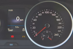 Mit 200 km/h durch Málaga: Fahrer ermittelt
