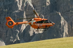 Helikopter rettet verunglückten Fischer von Klippen