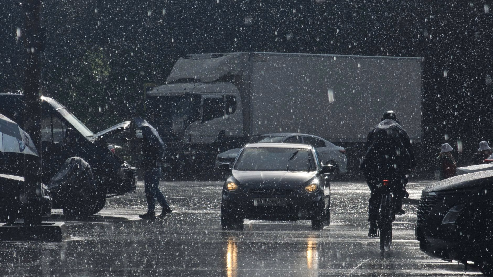 Gewitter und Starkregen: 15 Regionen betroffen