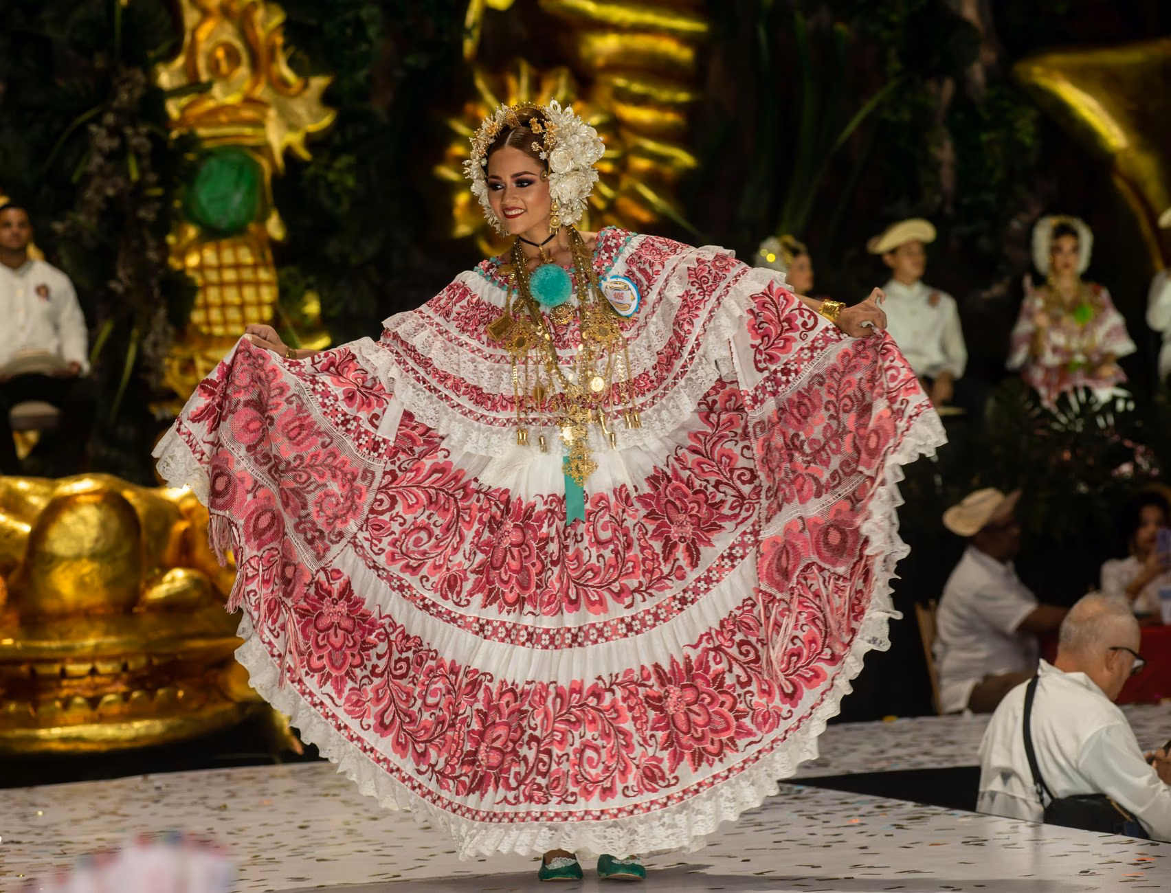 Flamenco-Modenschau mit Königinnenwahl vereint