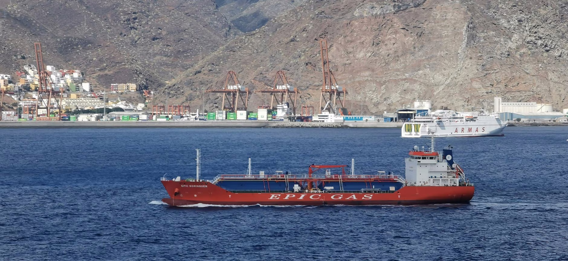 Máxima expectación en el puerto de Tenerife por la evacuación de las 121 personas del Hondius: "Podría alargarse 24 o 36 horas"