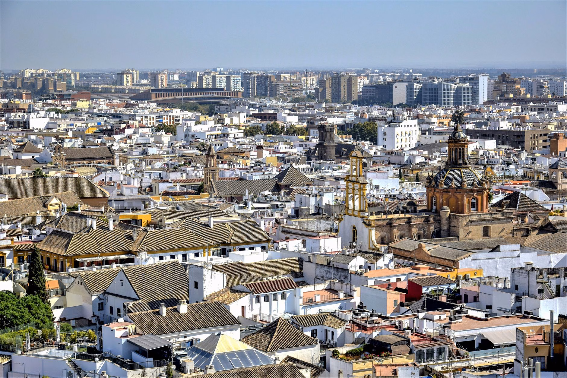 Sevilla übergibt 70 Sozialwohnungen in Palmas Altas