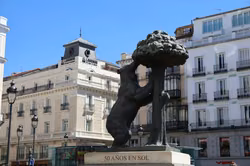 Madrider Bürgermeister kündigt Schutzzaun für Bärenstatue an