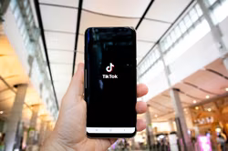 Künstler wehrt sich gegen Todesschwindel auf TikTok