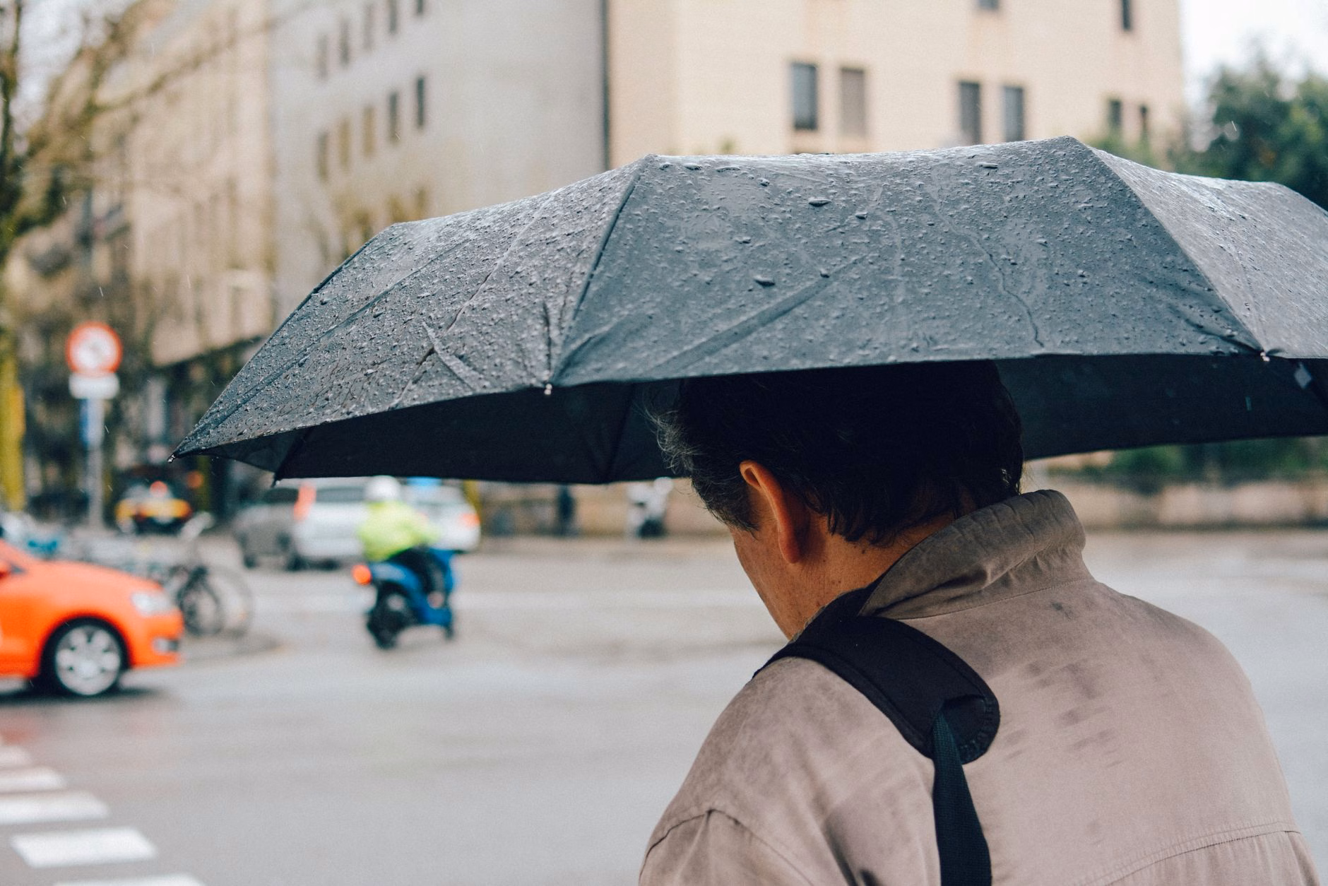 Zwölf Straßen nach Regenfällen gesperrt
