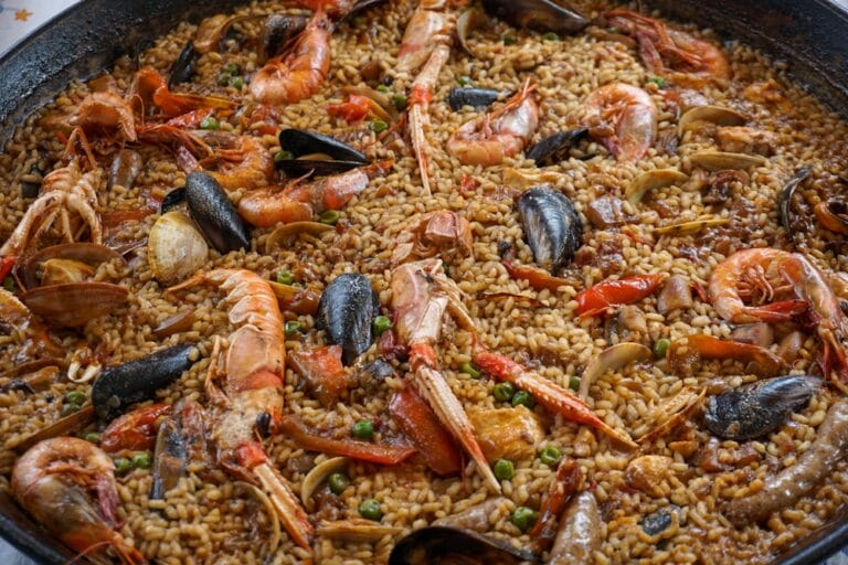 Die Paella: Spaniens goldener Teller – Eine kulinarische Reise
