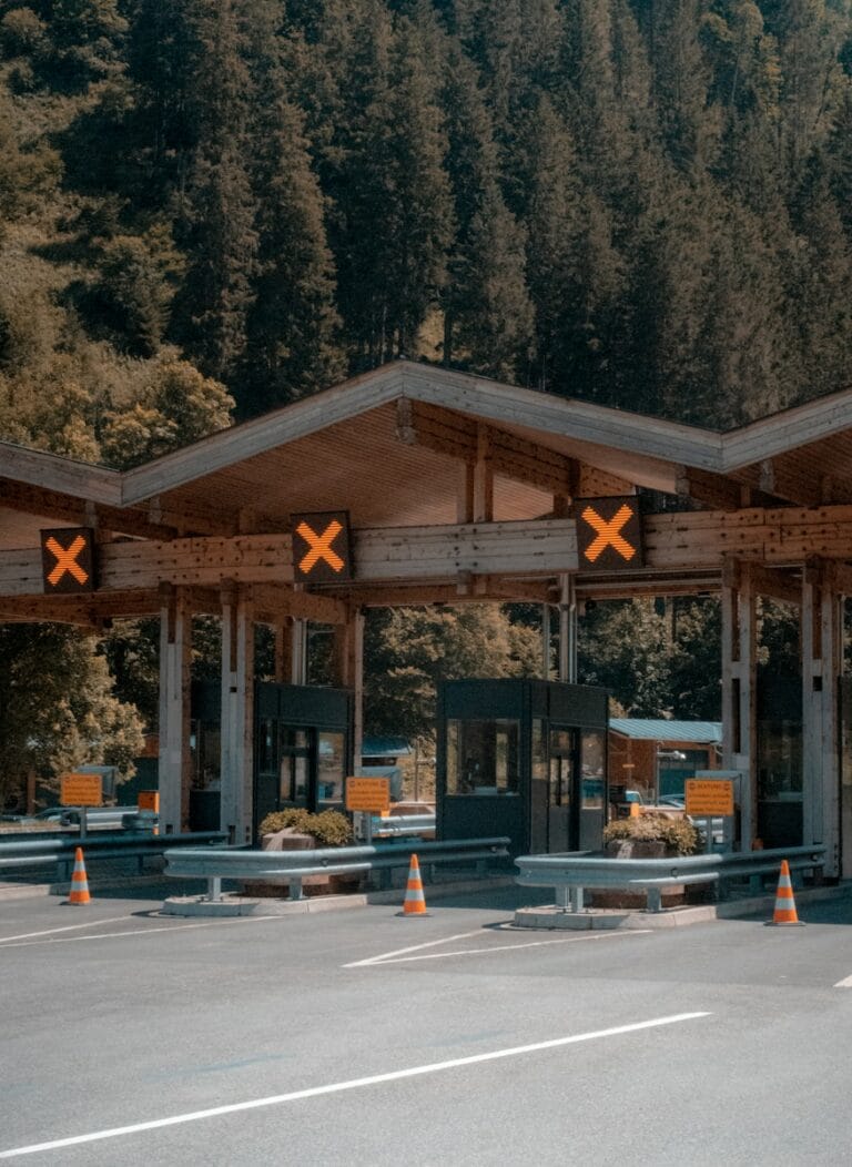 AP7 Autobahnmaut Spanien: Pendler leiden unter hohen Gebühren auf der Küstenautobahn.