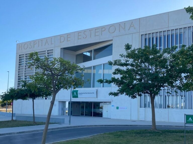 Das Bild zeigt das neue Krankenhaus in Estepona von aussen