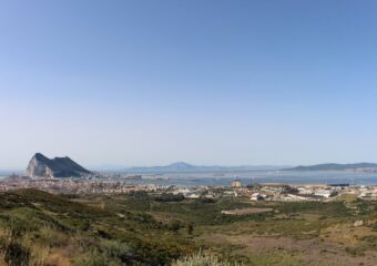 Algeciras mit Gibraltar im Hintergrund