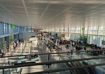 Foto vom Terminal innen des Flughafen Malagas